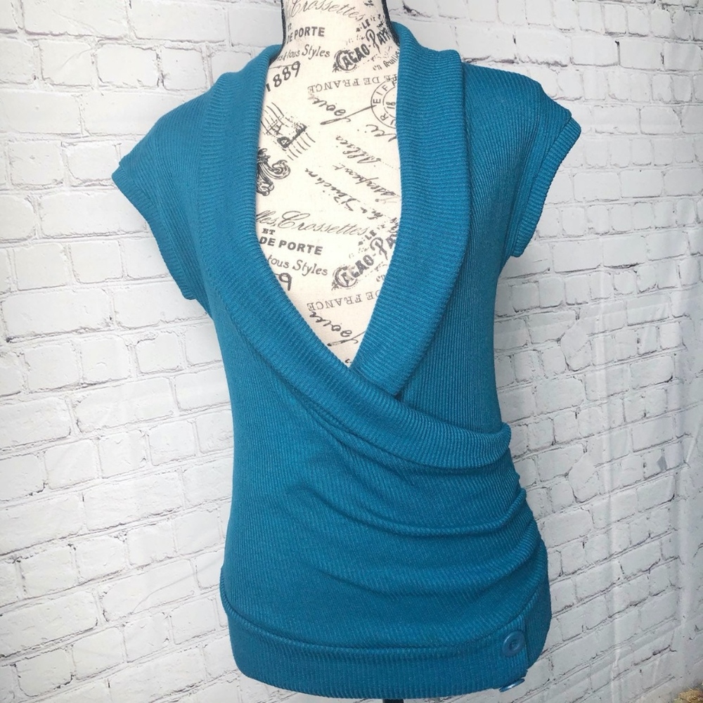 ⬇️Blue Low V Neck Collard Top